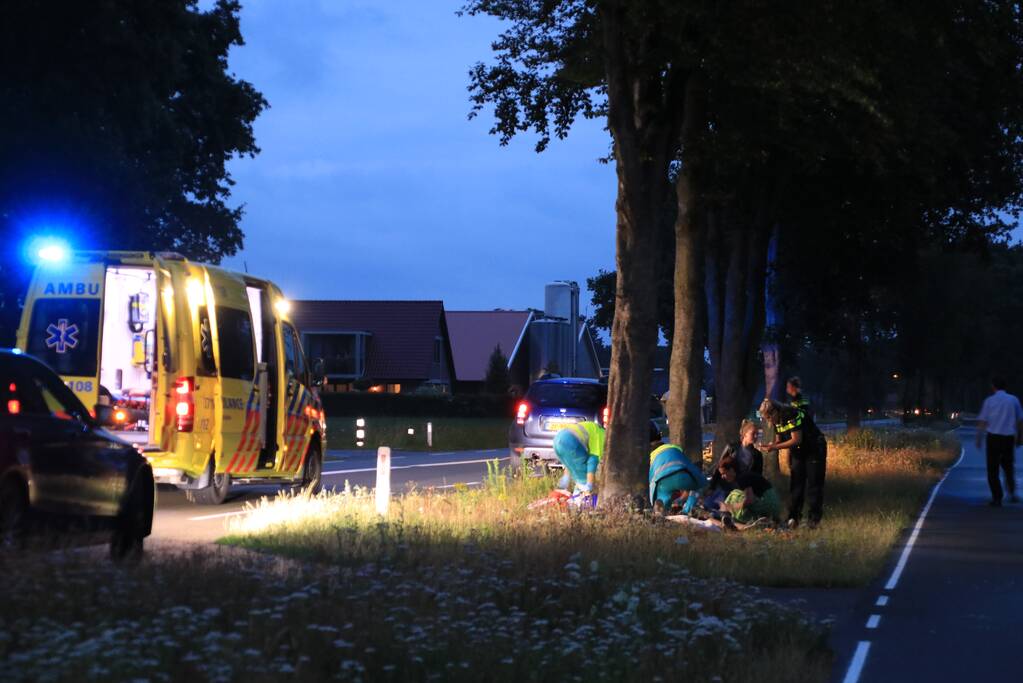 Fietser zwaargewond bij aanrijding met auto