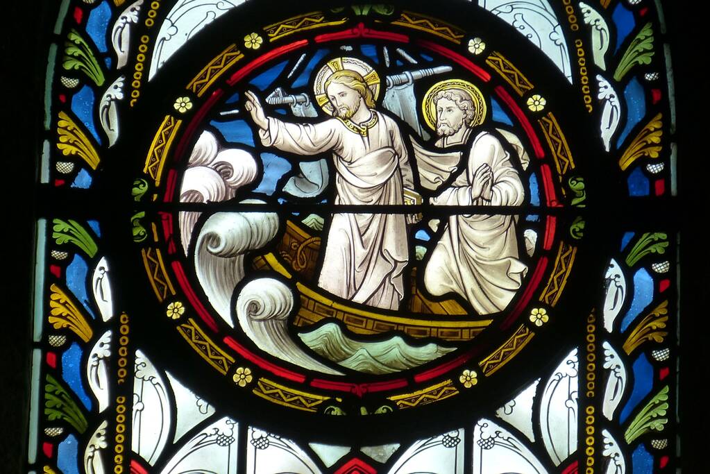 Verwarde man aangehouden voor ruit ingooien kerk