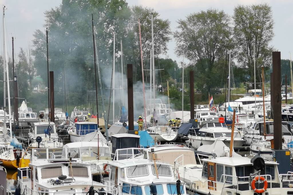 Twee boten in brand, Ã©Ã©n persoon overleden