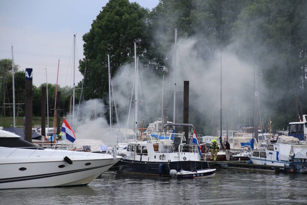 Twee boten in brand, Ã©Ã©n persoon overleden