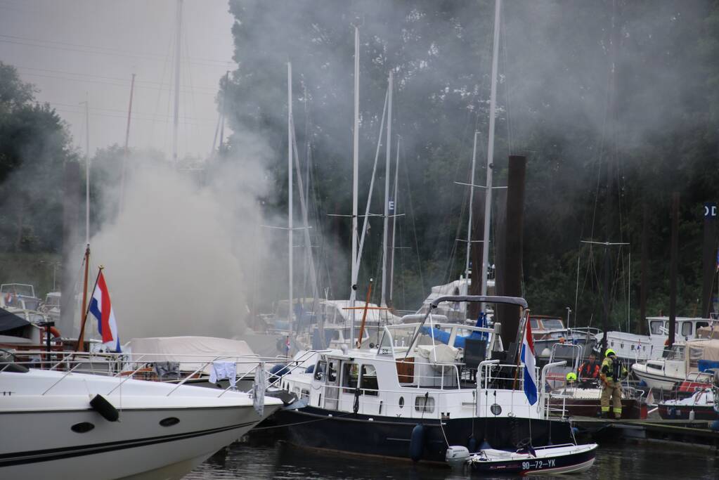 Twee boten in brand, Ã©Ã©n persoon overleden