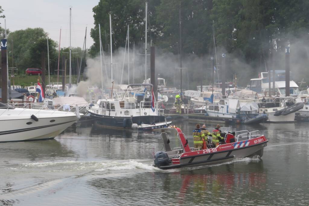 Twee boten in brand, Ã©Ã©n persoon overleden