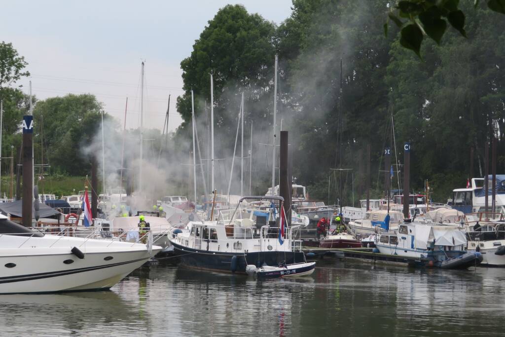 Twee boten in brand, Ã©Ã©n persoon overleden