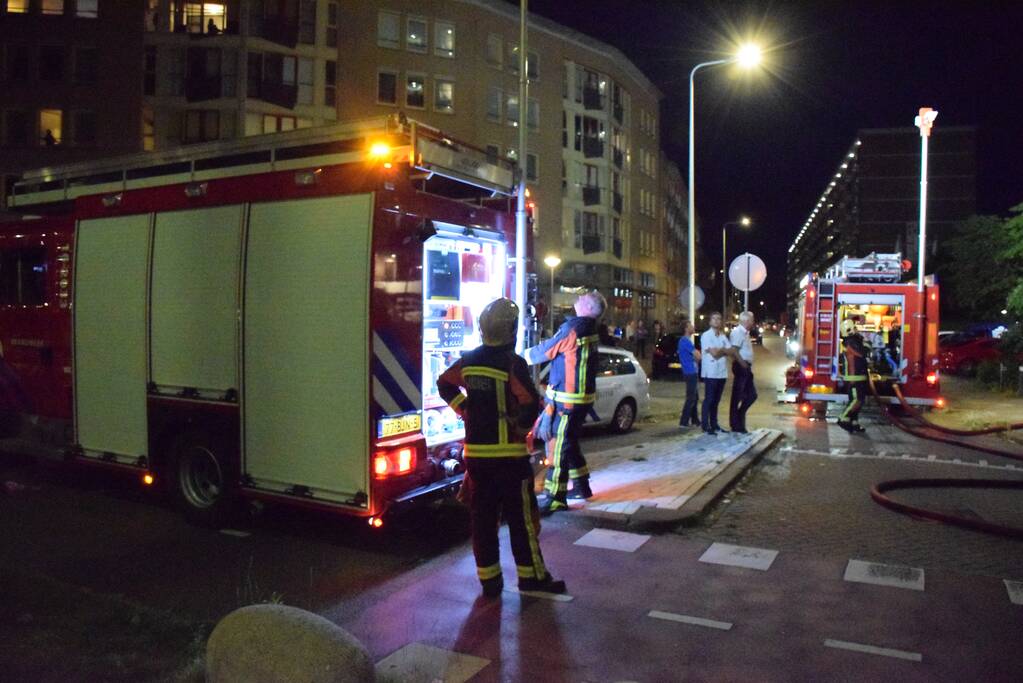 Twee personen ademen rook in bij brand in flat