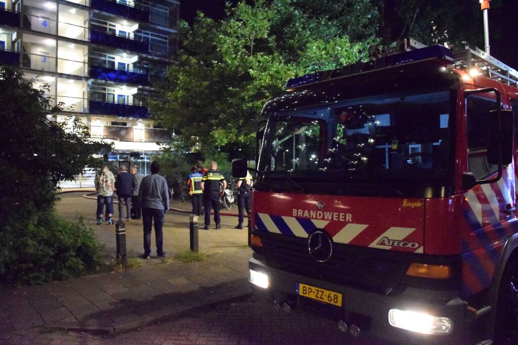 Twee personen ademen rook in bij brand in flat