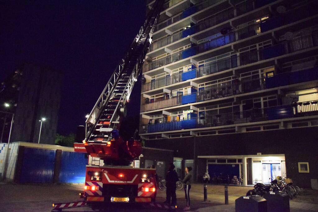 Twee personen ademen rook in bij brand in flat