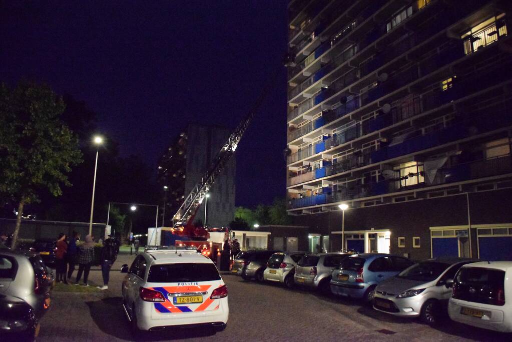 Twee personen ademen rook in bij brand in flat