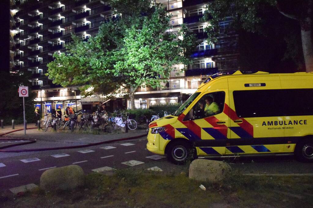 Twee personen ademen rook in bij brand in flat