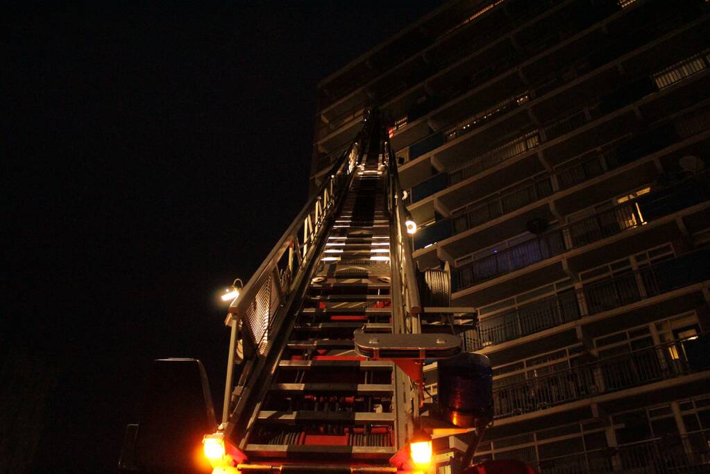 Twee personen ademen rook in bij brand in flat