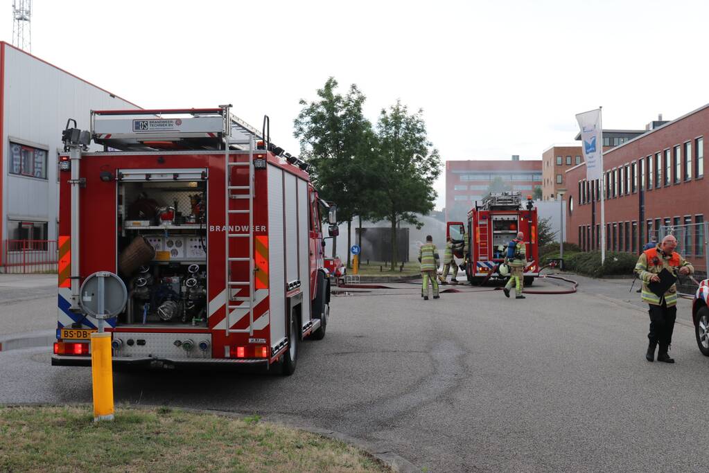 Veel rook bij brand stroomhuis