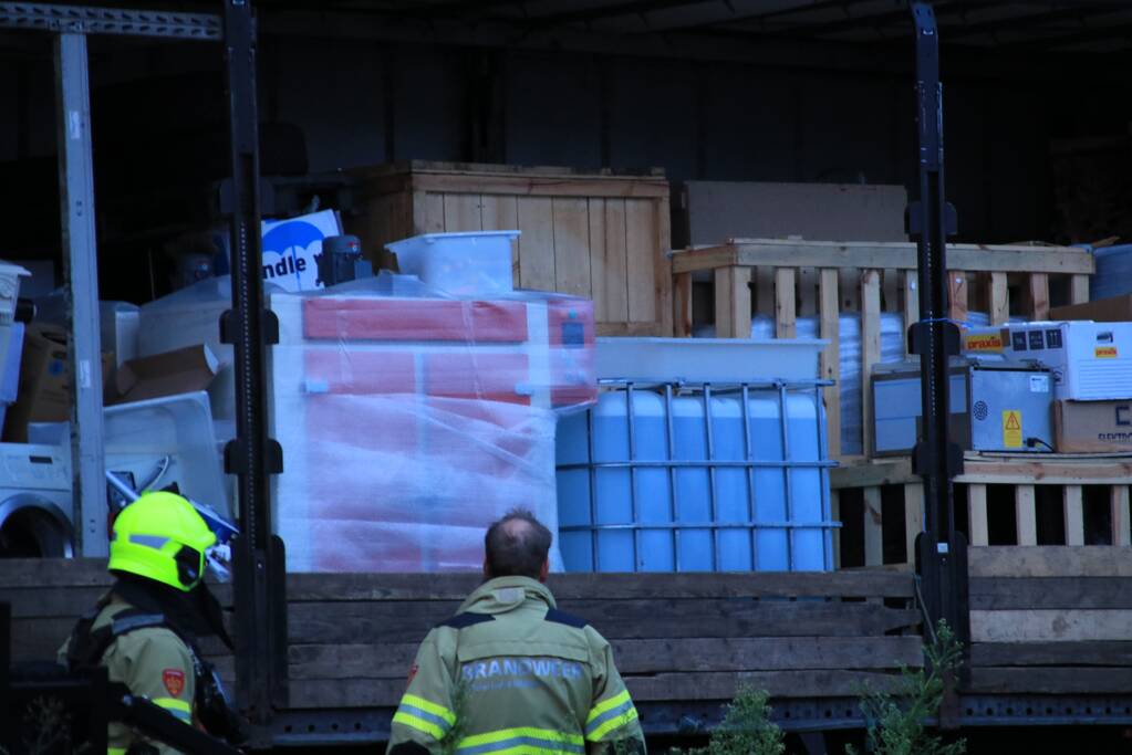 Vrachtwagen trailer vol drugs benodigdheden aangetroffen