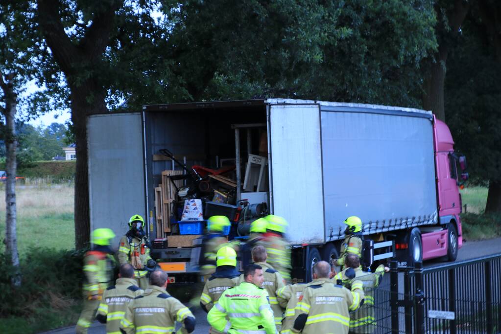Vrachtwagen trailer vol drugs benodigdheden aangetroffen
