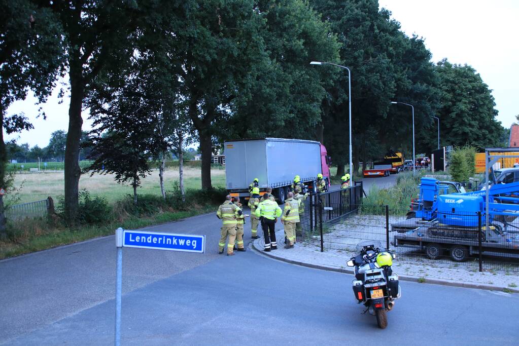 Vrachtwagen trailer vol drugs benodigdheden aangetroffen