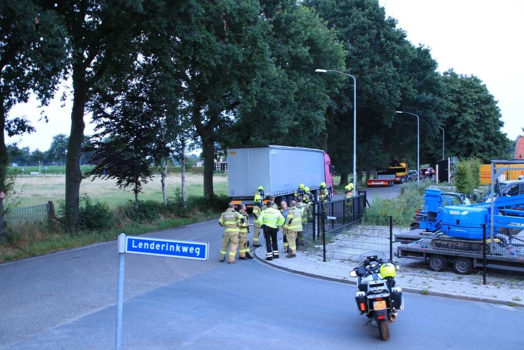 Vrachtwagen trailer vol drugs benodigdheden aangetroffen