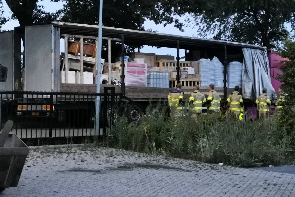 Vrachtwagen trailer vol drugs benodigdheden aangetroffen