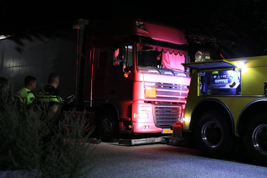 Vrachtwagen trailer vol drugs benodigdheden aangetroffen