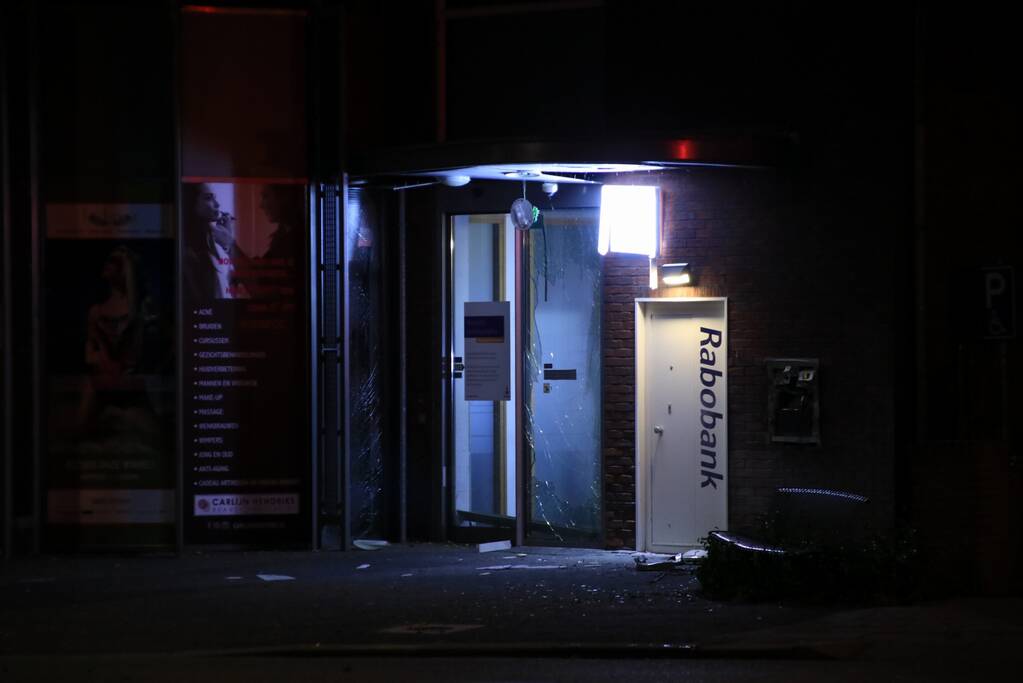 Plofkraak op pinautomaat van Rabobank
