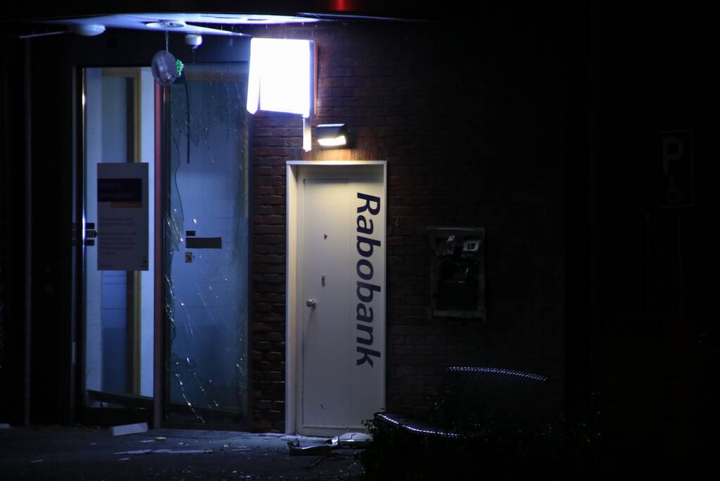 Plofkraak op pinautomaat van Rabobank