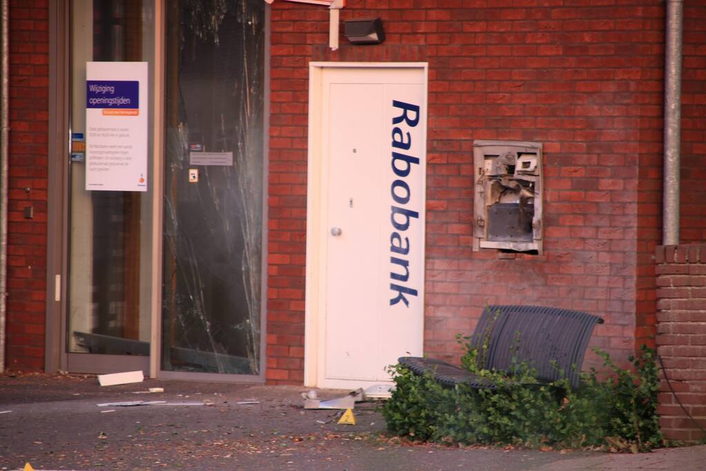 Plofkraak op pinautomaat van Rabobank