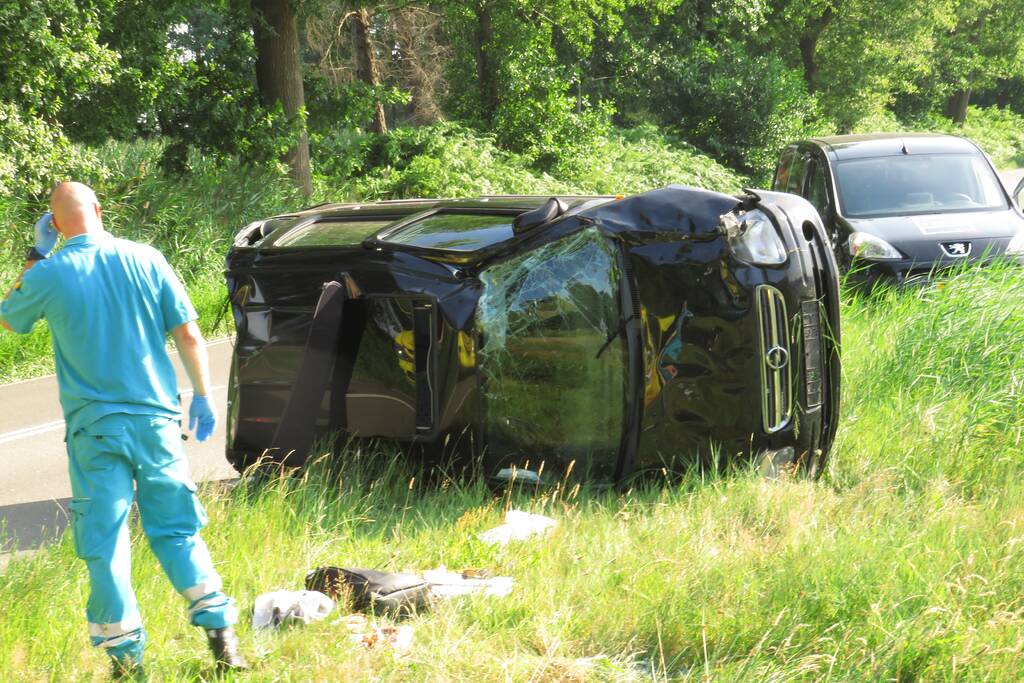 Auto over de kop