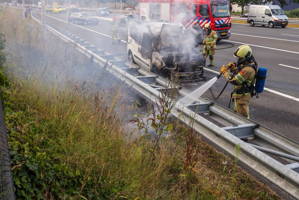 Voertuig volledig uitgebrand