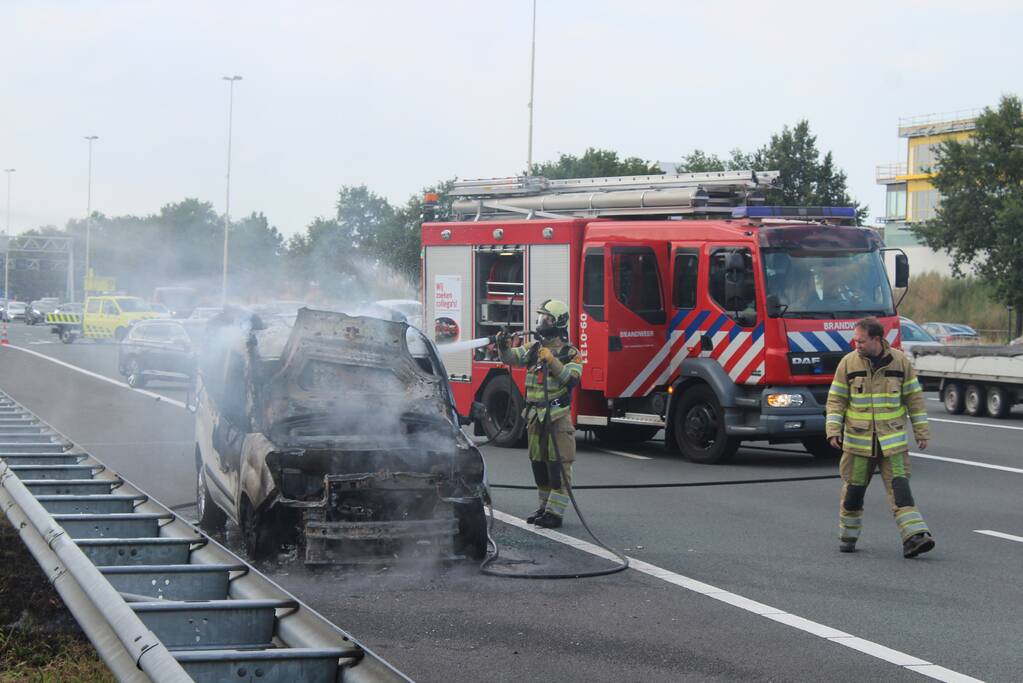 Voertuig volledig uitgebrand