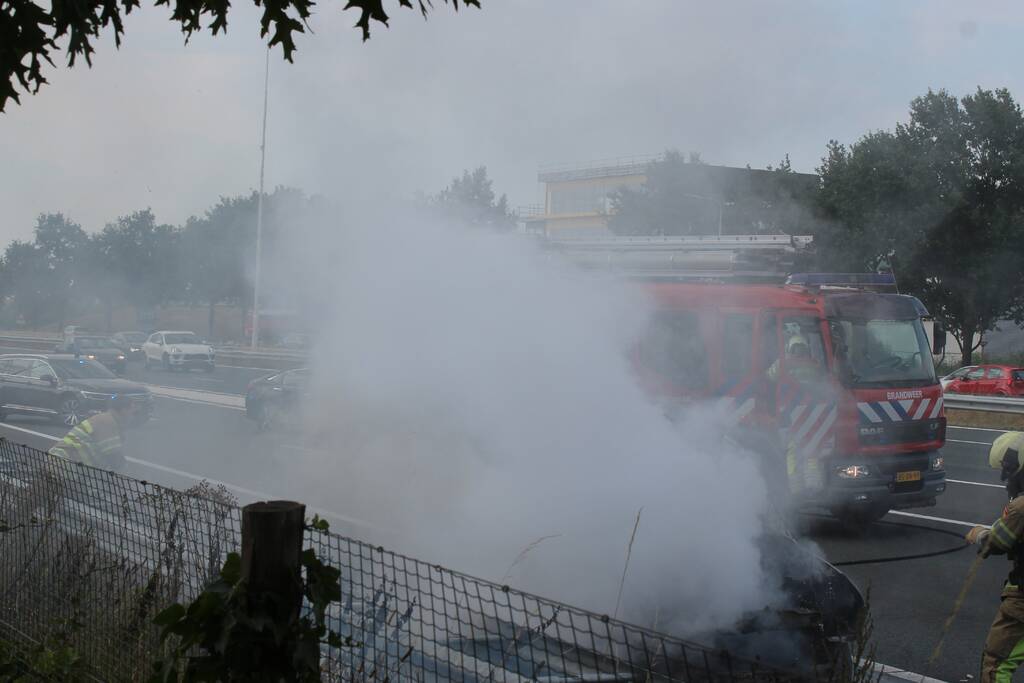 Voertuig volledig uitgebrand