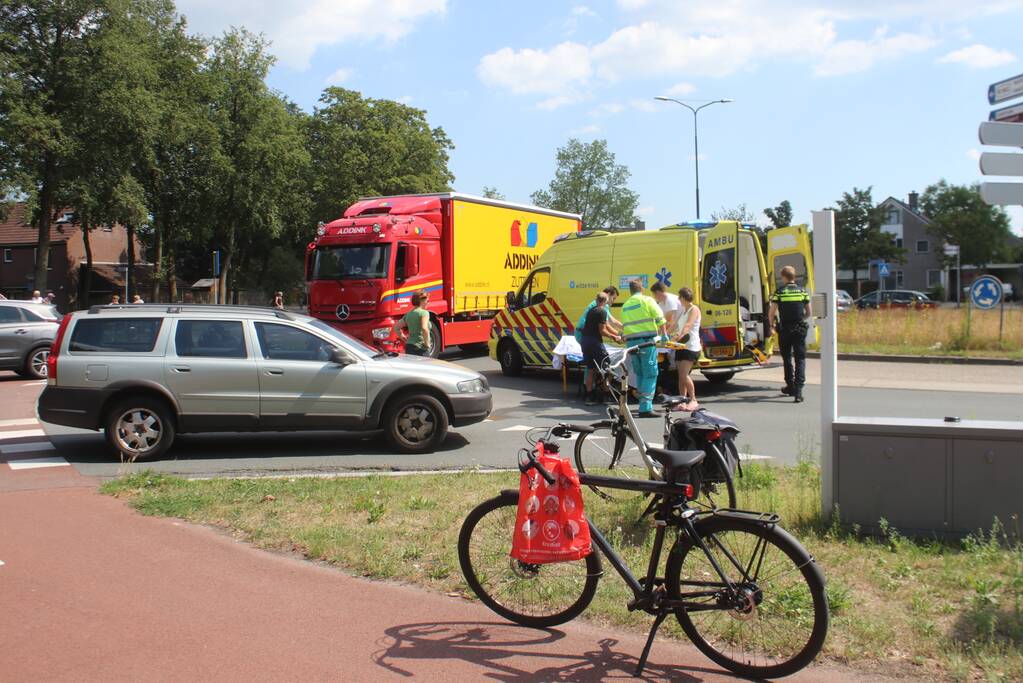 E-bikester gewond na botsing met auto