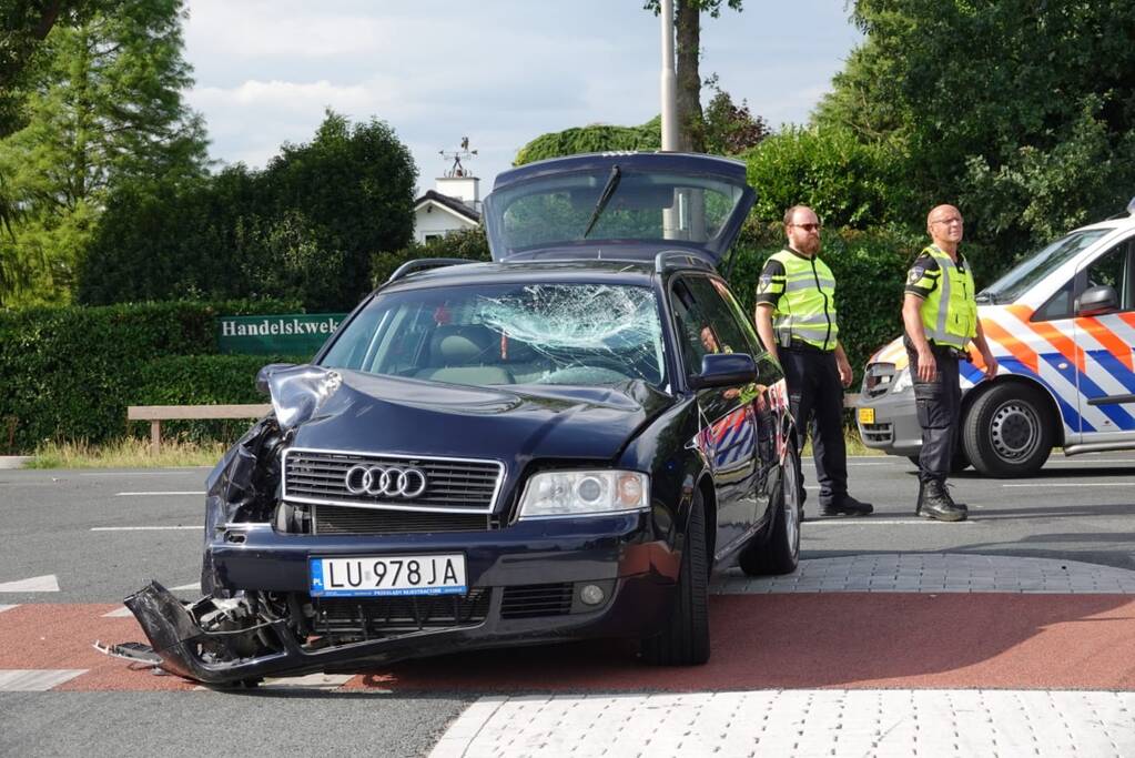 Motorrijder zwaargewond bij aanrijding met auto