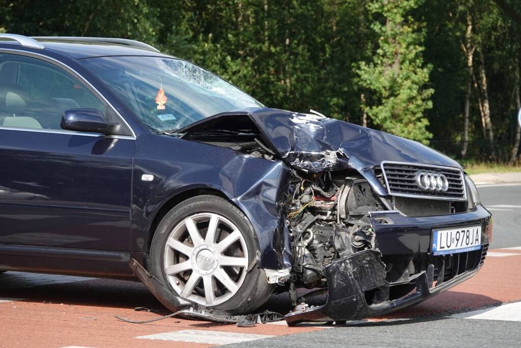 Motorrijder zwaargewond bij aanrijding met auto