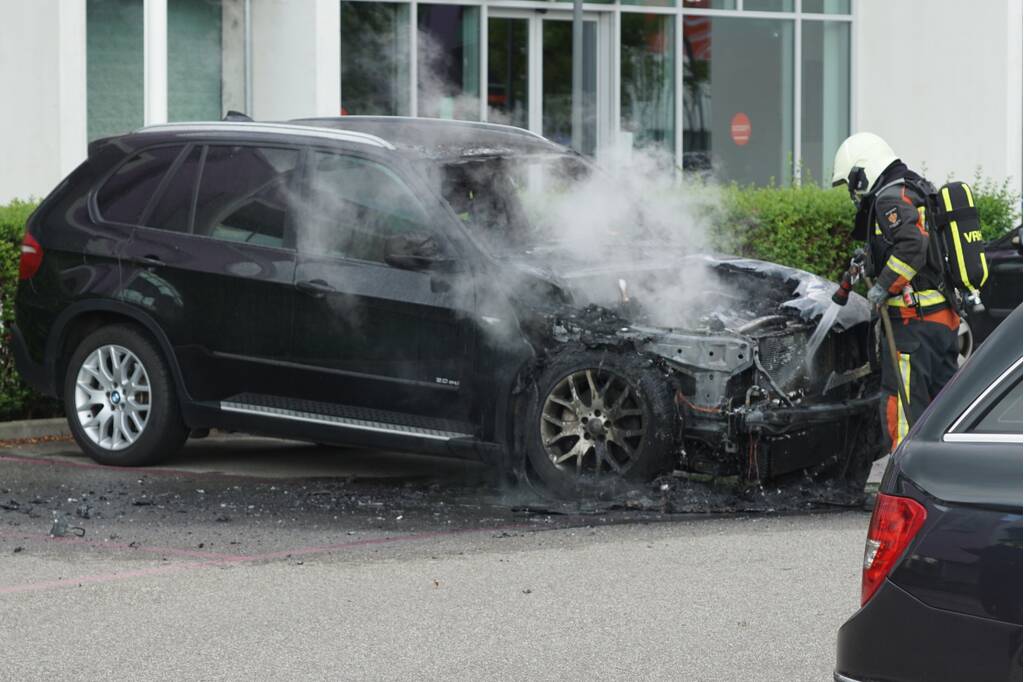 Auto verwoest door brand