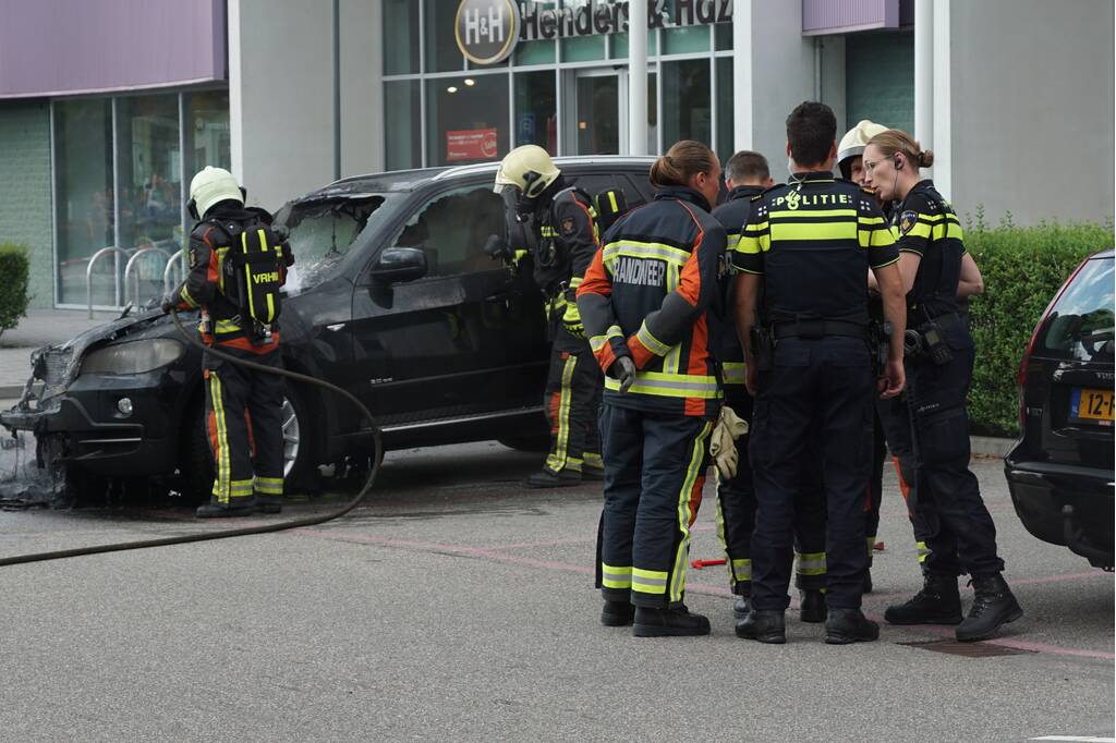 Auto verwoest door brand