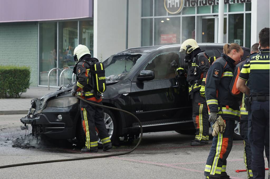 Auto verwoest door brand