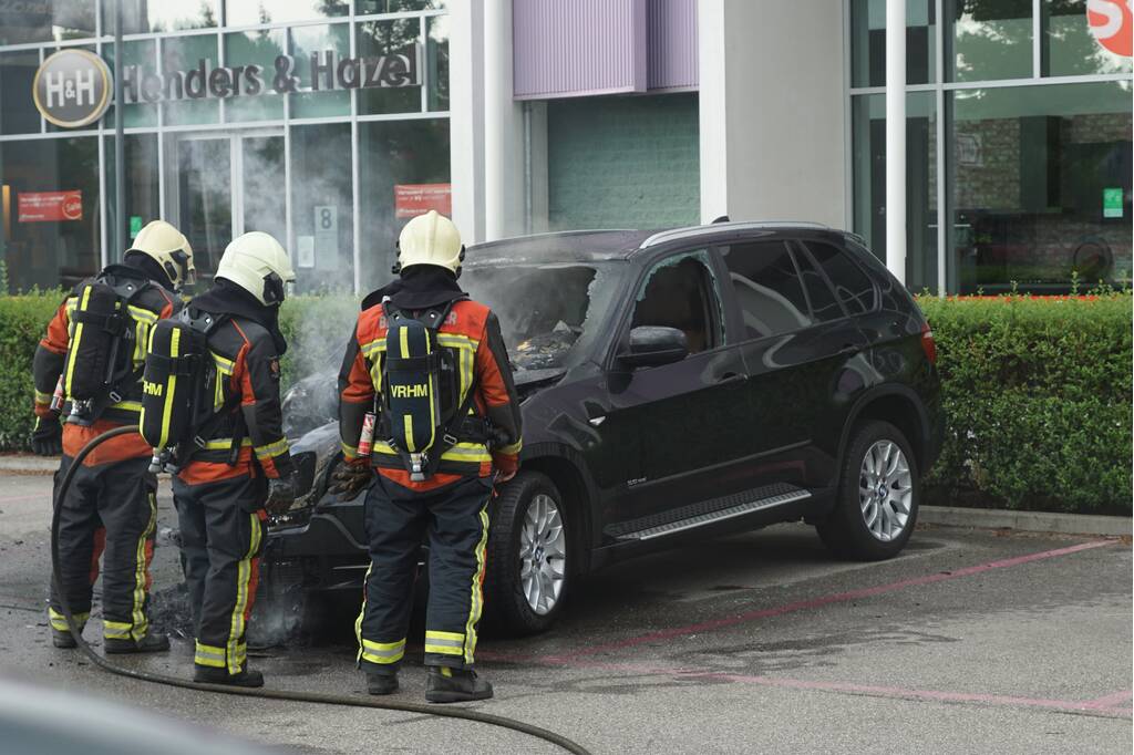 Auto verwoest door brand