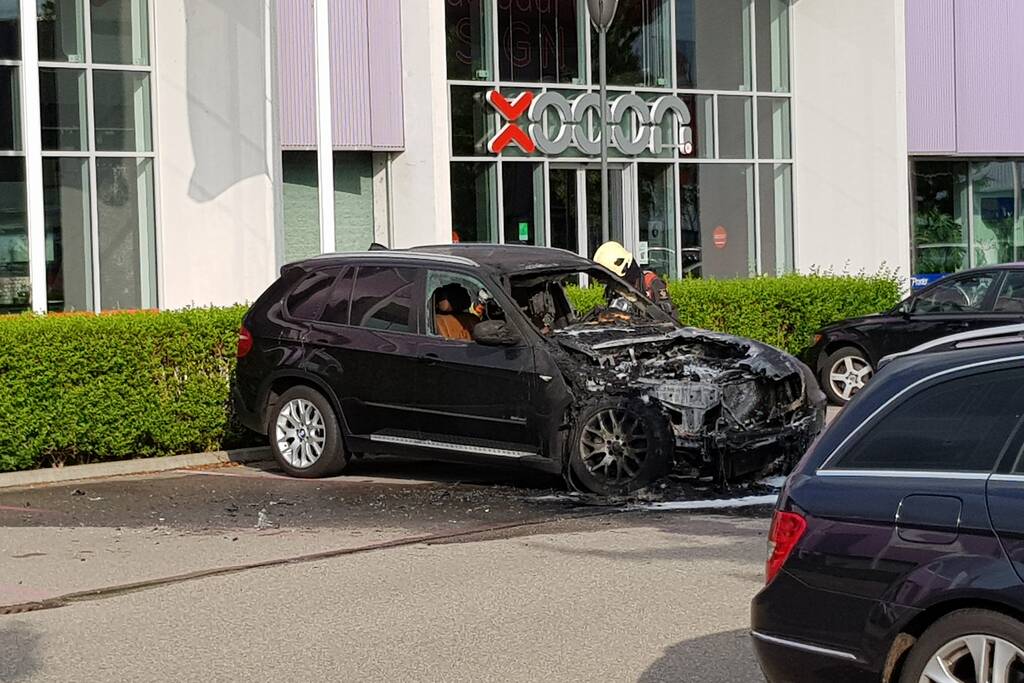 Auto verwoest door brand