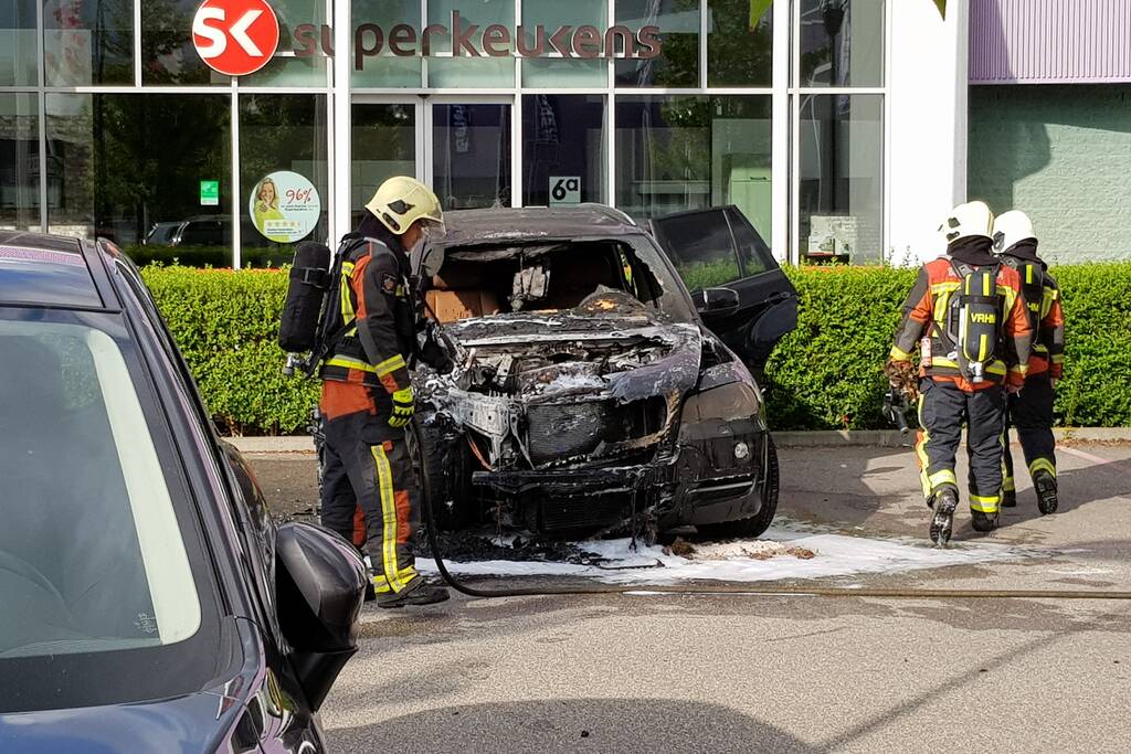 Auto verwoest door brand