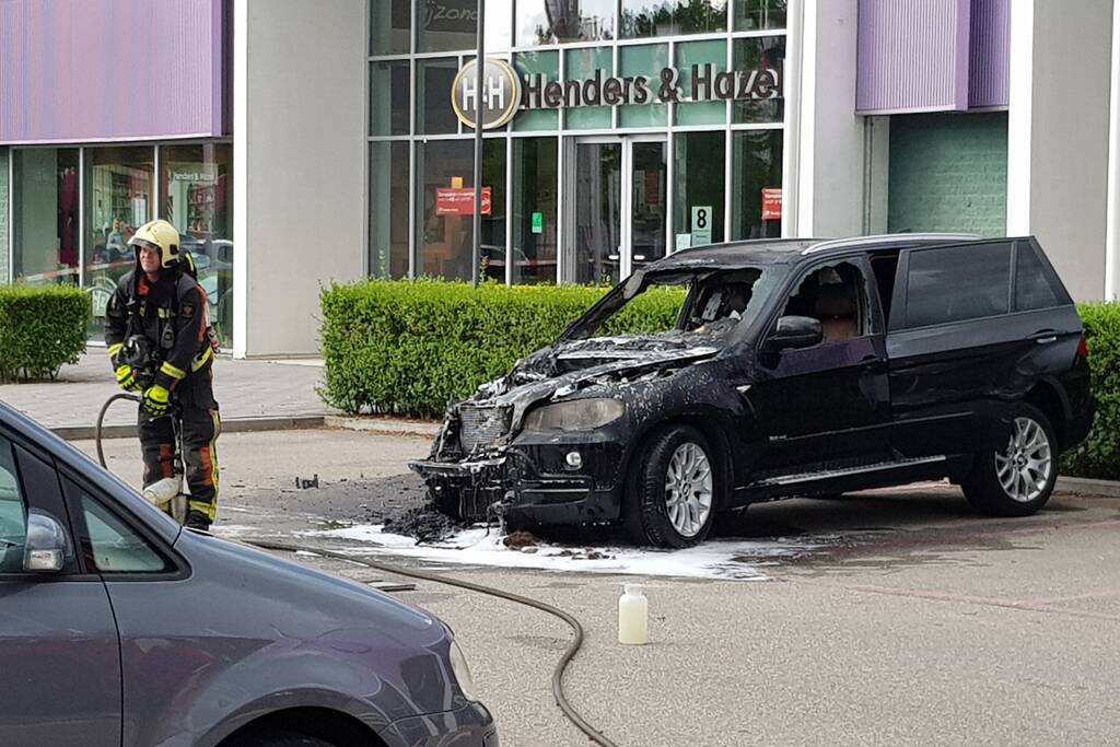 Auto verwoest door brand