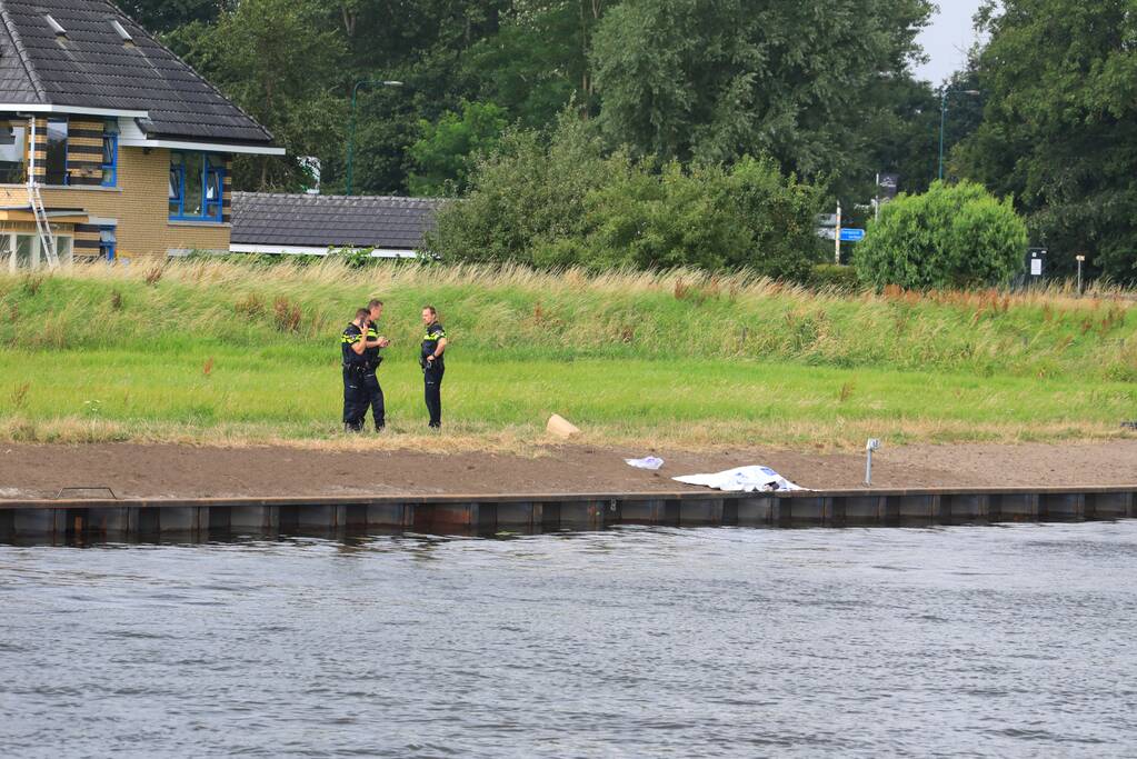Groot forensisch onderzoek na aantreffen lichaam in Eem