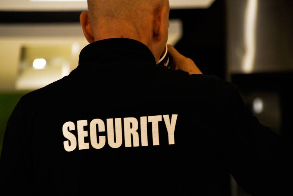 19-jarige jongen mishandeld twee beveiligers