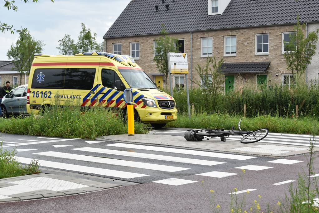 Overstekende fietser aangereden op rotonde