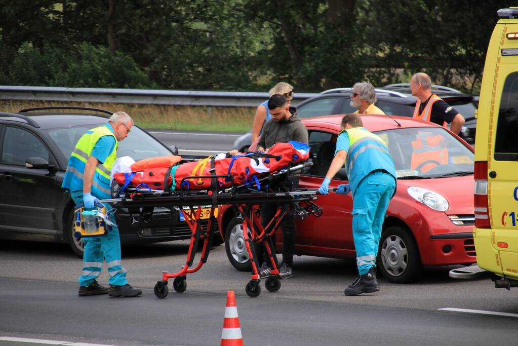Vier auto's betrokken bij kop-staartaanrijding