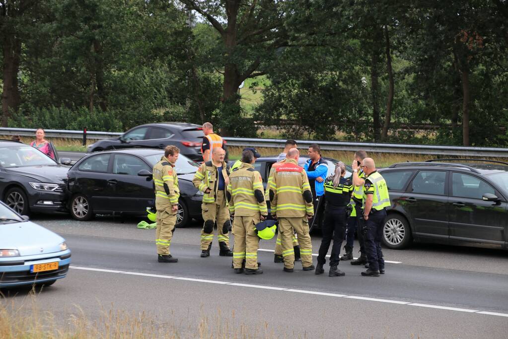 Vier auto's betrokken bij kop-staartaanrijding