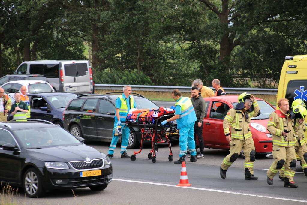 Vier auto's betrokken bij kop-staartaanrijding