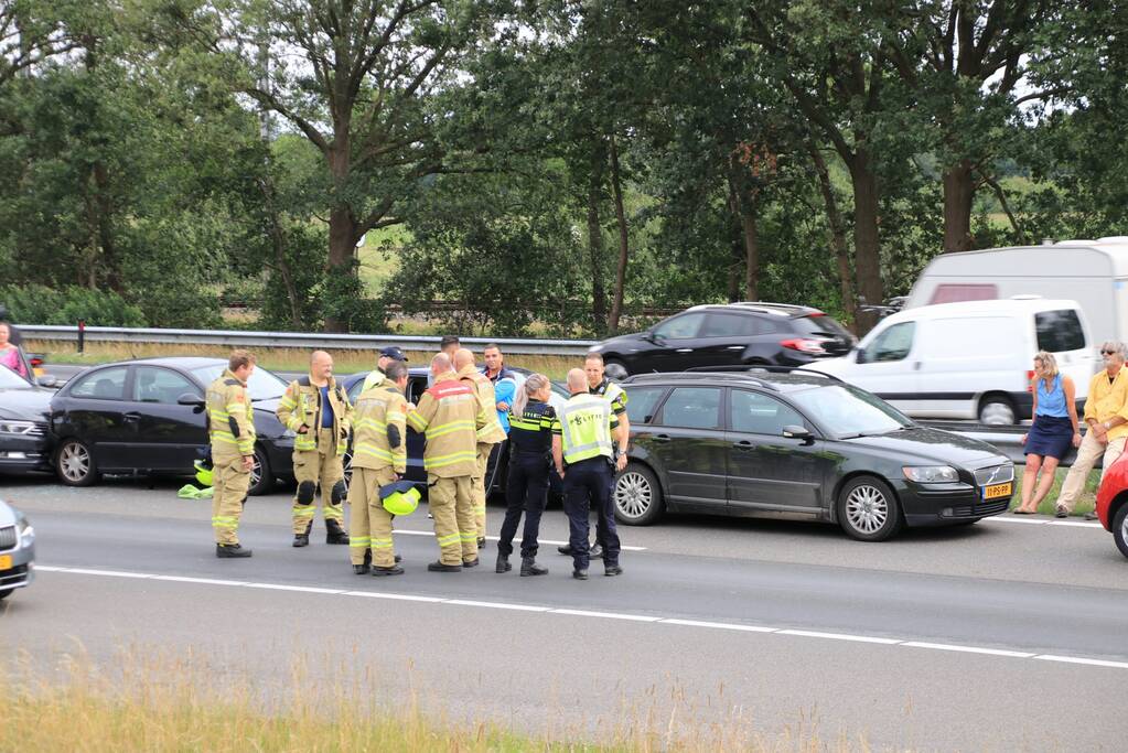 Vier auto's betrokken bij kop-staartaanrijding