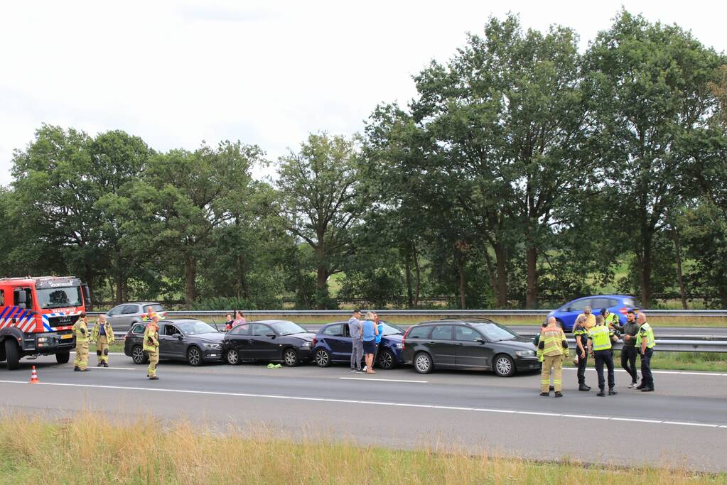 Vier auto's betrokken bij kop-staartaanrijding