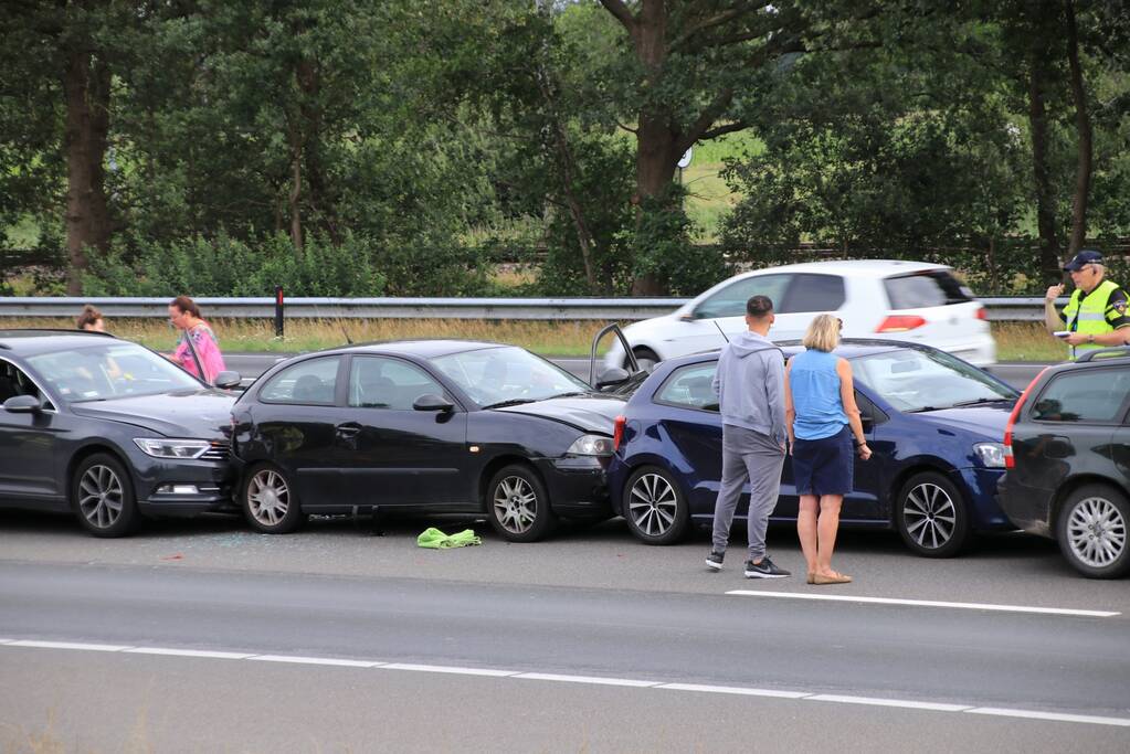 Vier auto's betrokken bij kop-staartaanrijding
