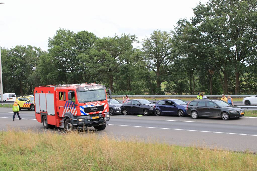 Vier auto's betrokken bij kop-staartaanrijding