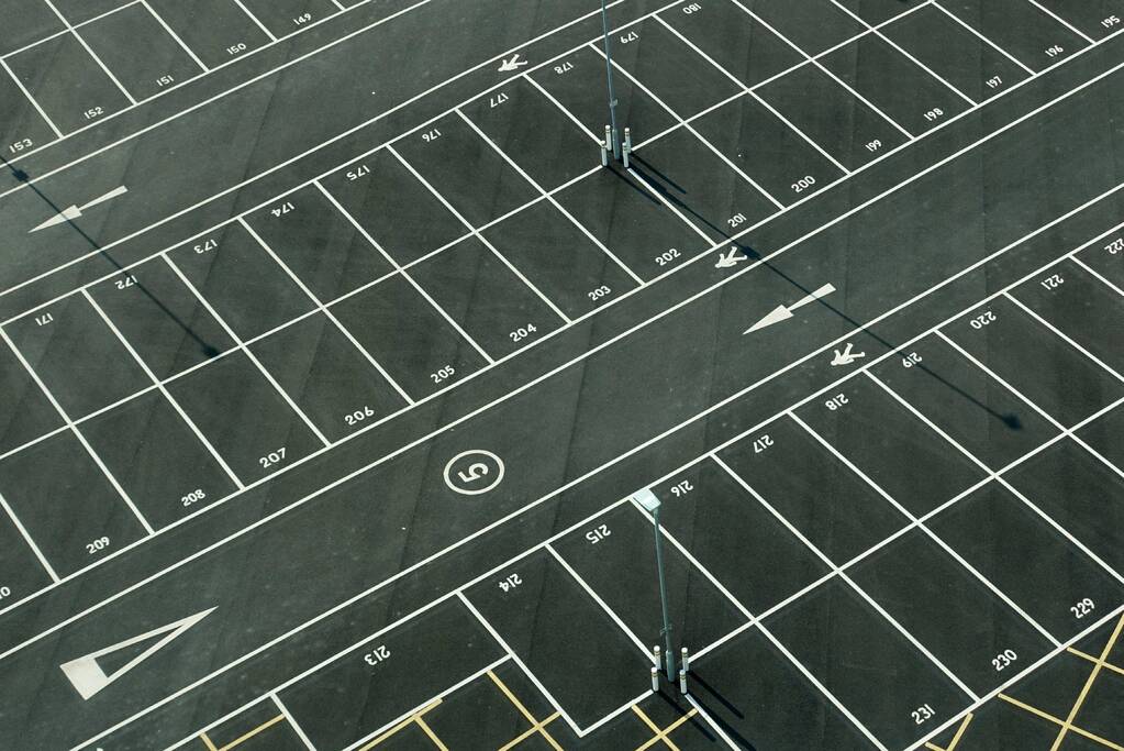 Roemenen aangehouden voor vernieling en ladingdiefstal vrachtwagens