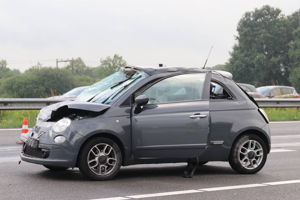 Flinke crash tussen vier voertuigen