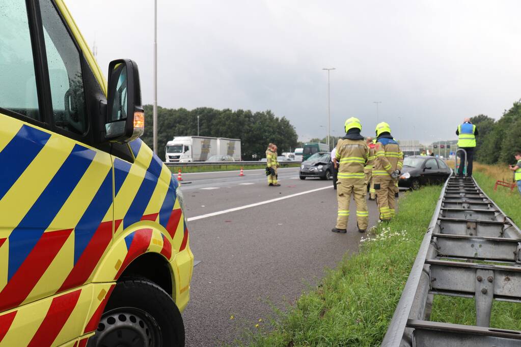 Flinke crash tussen vier voertuigen